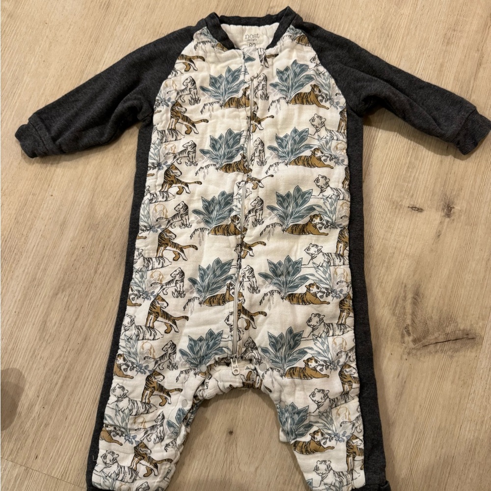 Nest designs baby’s sleep bag with feet 2.5tog